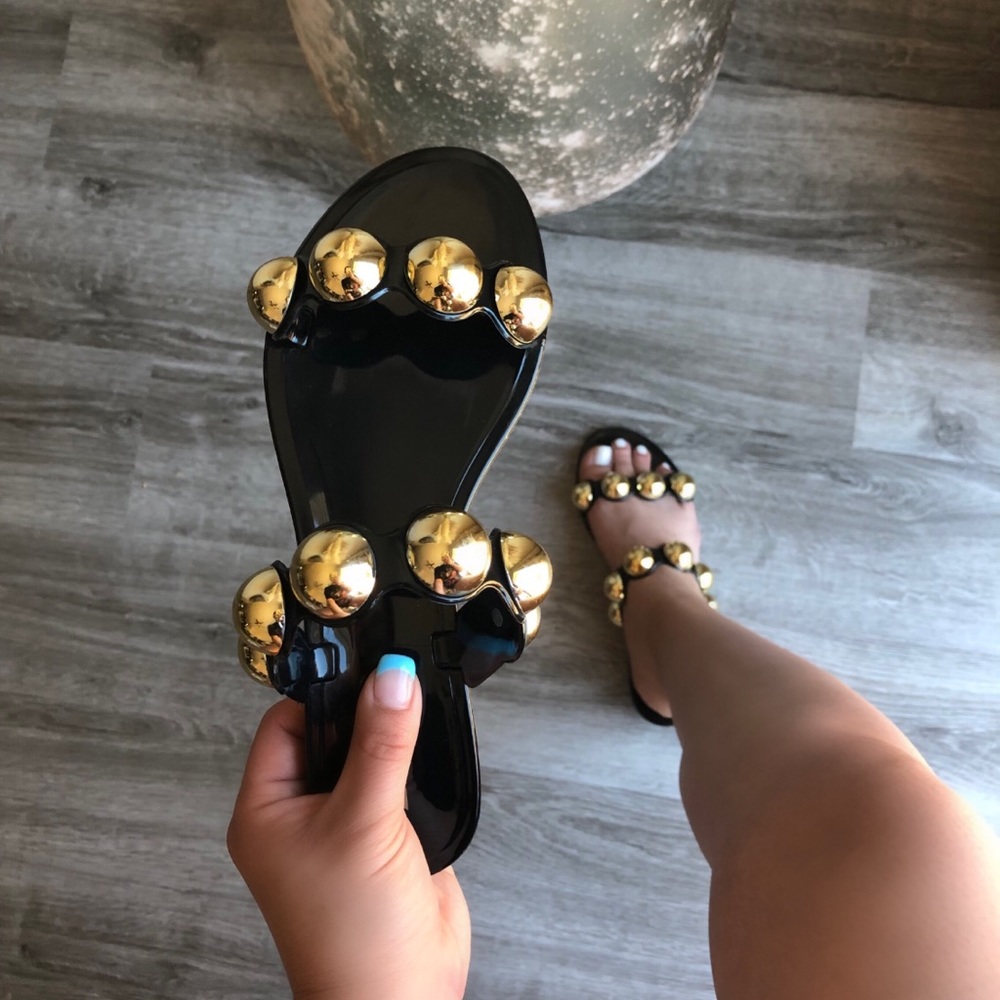 Ball studded jellies
